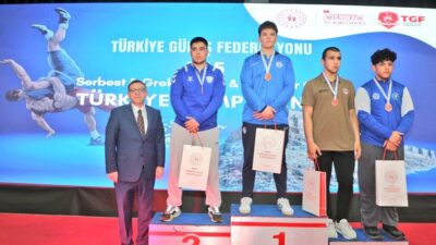 KARS (AA) – Kars'ta düzenlenen 15 Yaş Altı Türkiye Güreş
