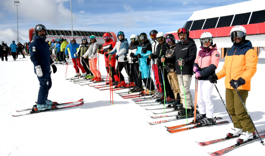 KARS (AA) – Kars'ta düzenlenen kayak ve snowboard kursları sona
