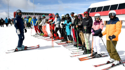 KARS (AA) – Kars'ta düzenlenen kayak ve snowboard kursları sona