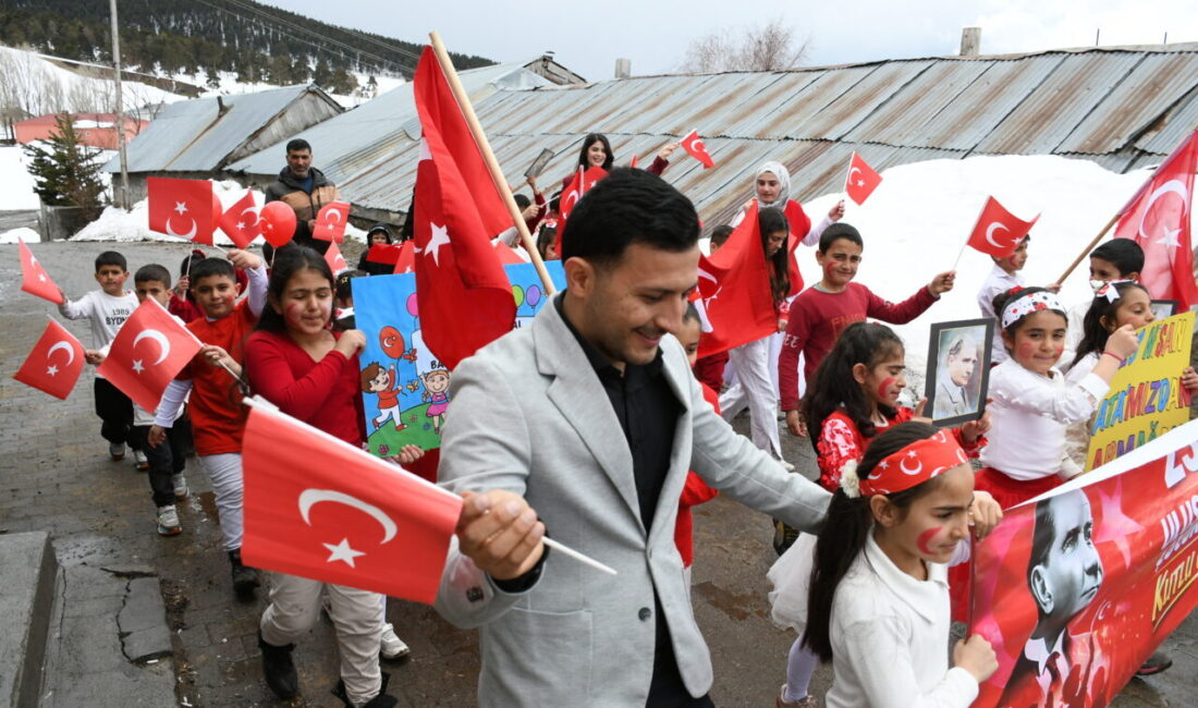 KARS (AA) – Kars'ın Sarıkamış ilçesi Hamamlı İlkokulu'nda öğrenim gören
