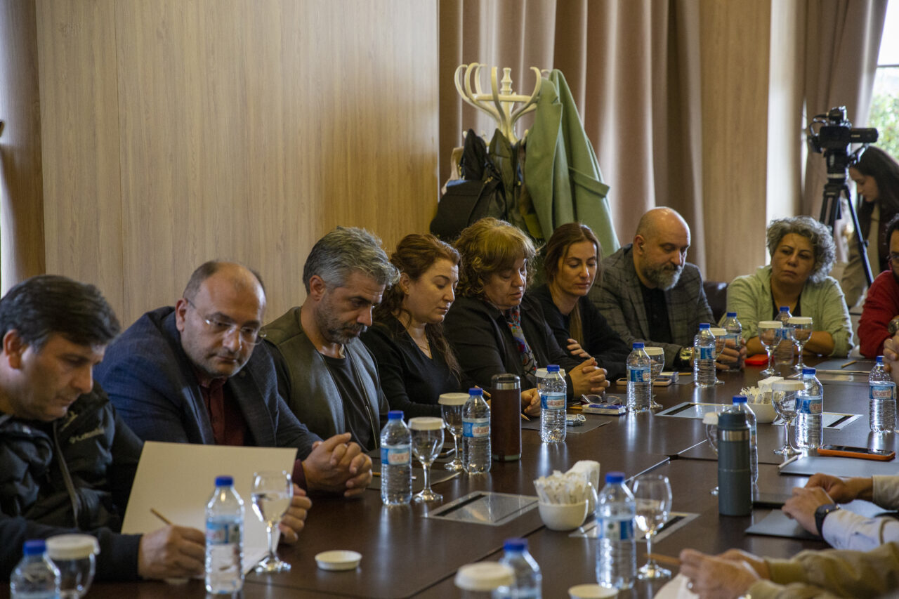 - Yangında 8 yakınını kaybeden avukat Yüksel Gültekin:
- "Evlatlarımızın vefatına