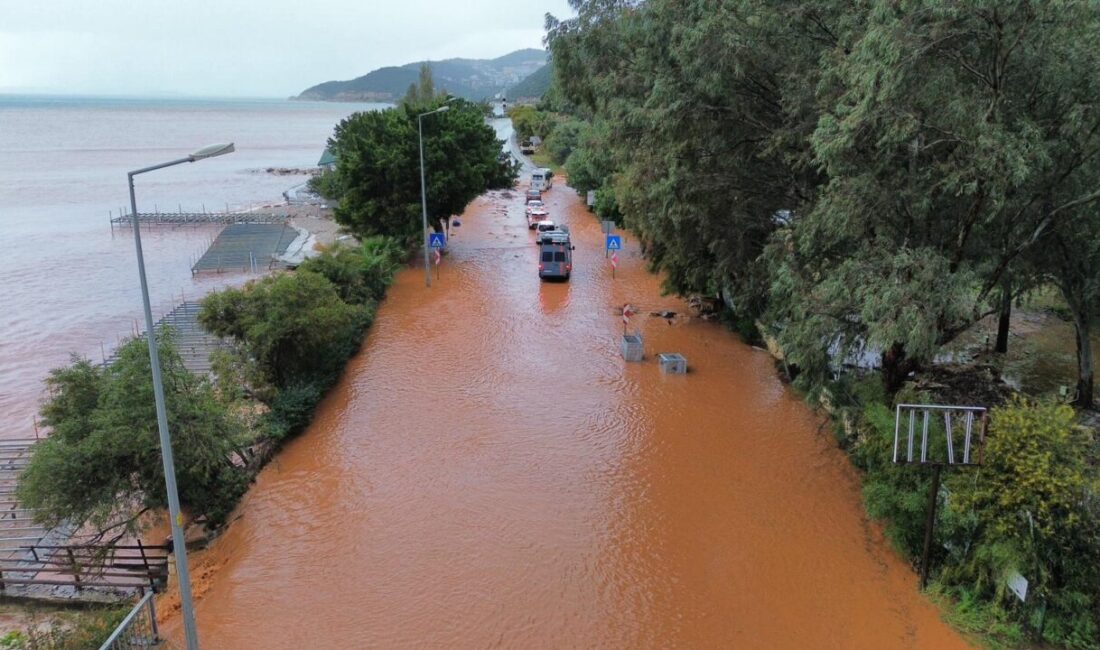 ANTALYA (AA) – Antalya'nın Kaş ilçesinde akşam saatlerinden itibaren etkili