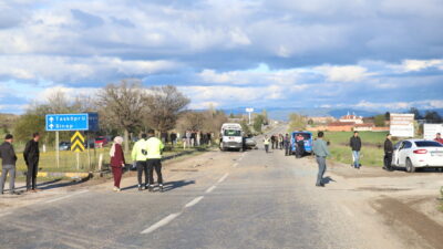 KASTAMONU (AA) – Kastamonu'nun Taşköprü ilçesinde otomobille kamyonetin çarpıştığı kazada