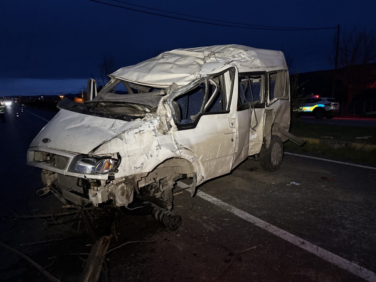 KASTAMONU (AA) – Kastamonu'nun Taşköprü ilçesinde minibüs ile otomobilin çarpışması