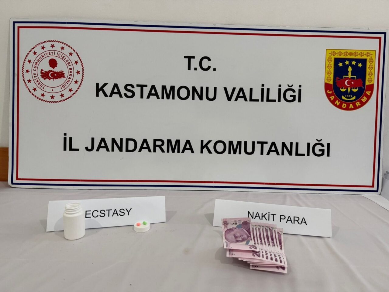 KASTAMONU (AA) – Kastamonu'da düzenlenen uyuşturucu operasyonunda gözaltına alınan 3