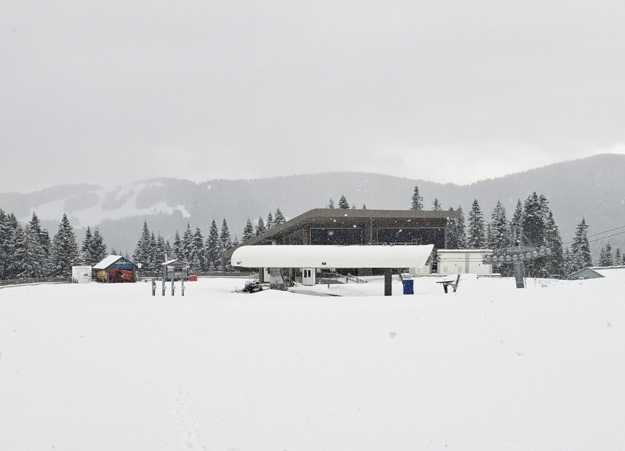 KASTAMONU (AA) – Kastamonu'nun yüksek kesimlerinde nisan ayında kar yağışı