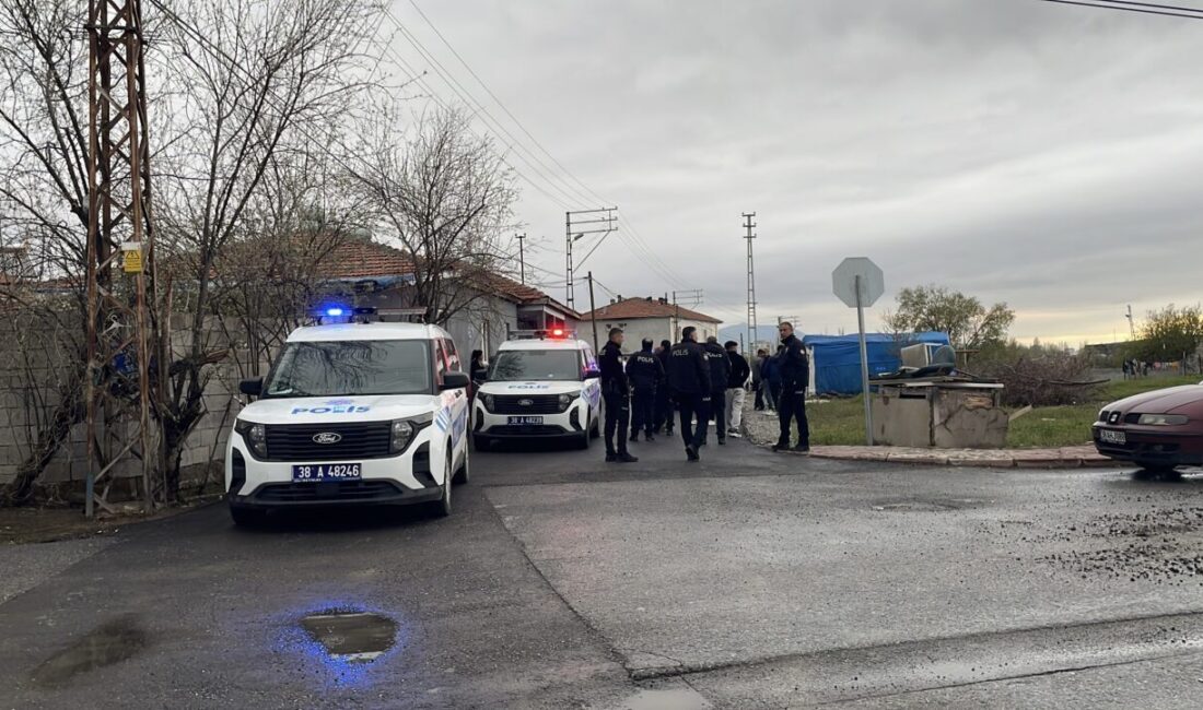 KAYSERİ (AA) – Kayseri'nin Kocasinan ilçesinde akrabalar arasında çıkan bıçaklı
