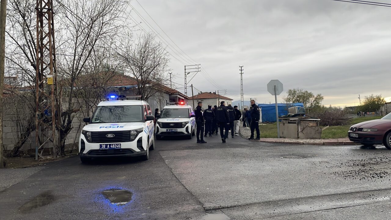KAYSERİ (AA) – Kayseri'nin Kocasinan ilçesinde akrabalar arasında çıkan bıçaklı