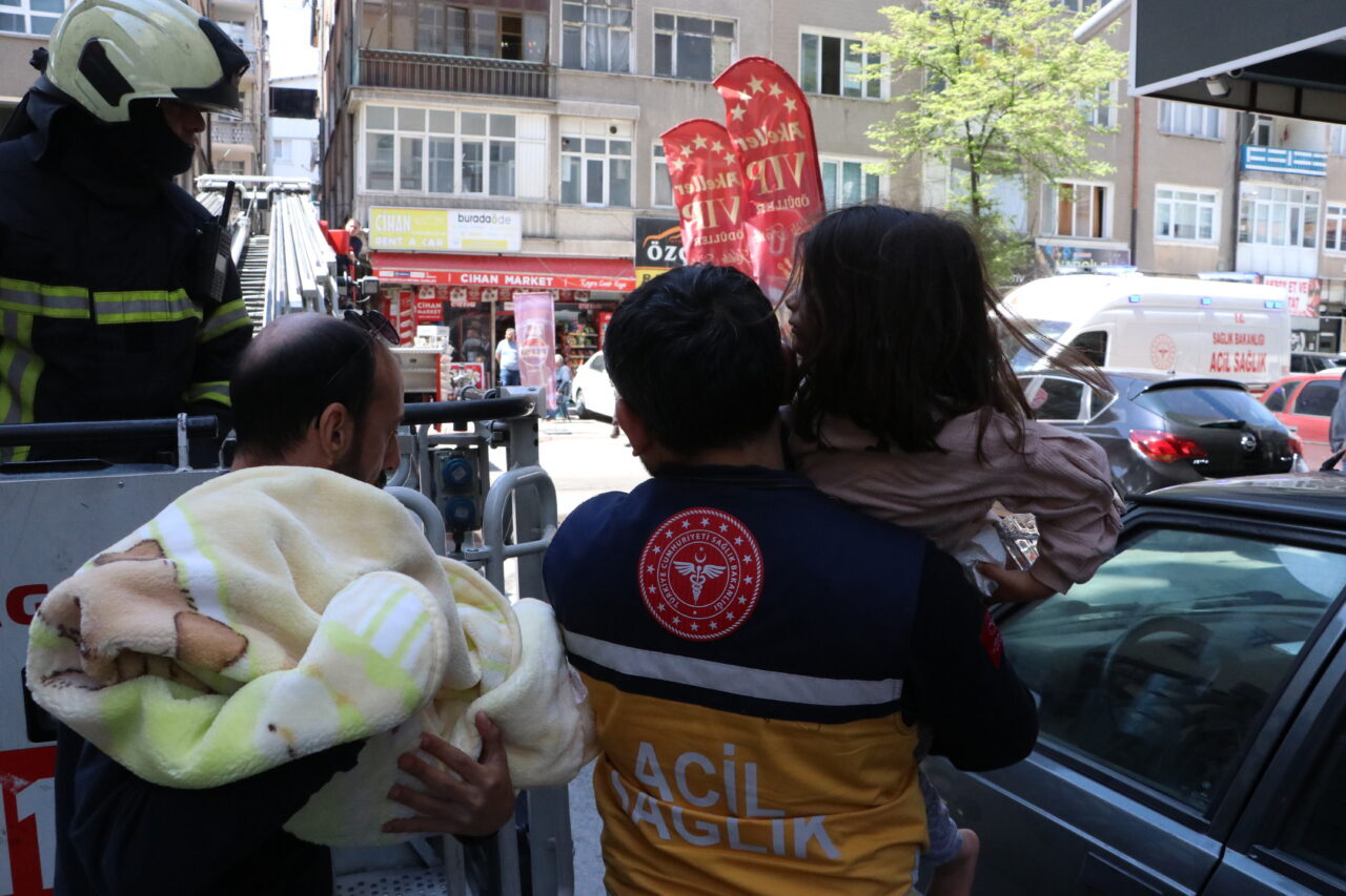 KAYSERİ (AA) – Kayseri'nin merkez Kocasinan ilçesinde bir apartmanda çıkan