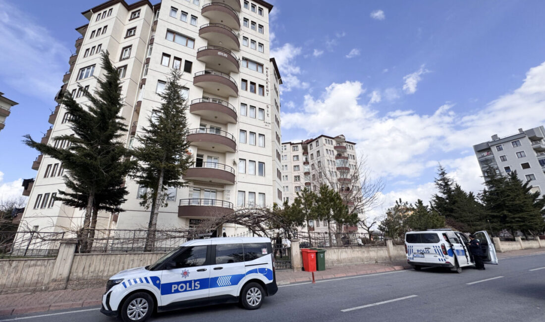 KAYSERİ (AA) – Kayseri'de bir apartmanın üçüncü katın balkonundan düşen
