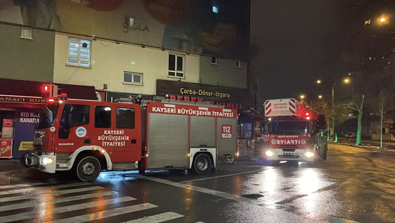 KAYSERİ (AA) – Kayseri'nin Melikgazi ilçesinde bir otelde çıkan yangın