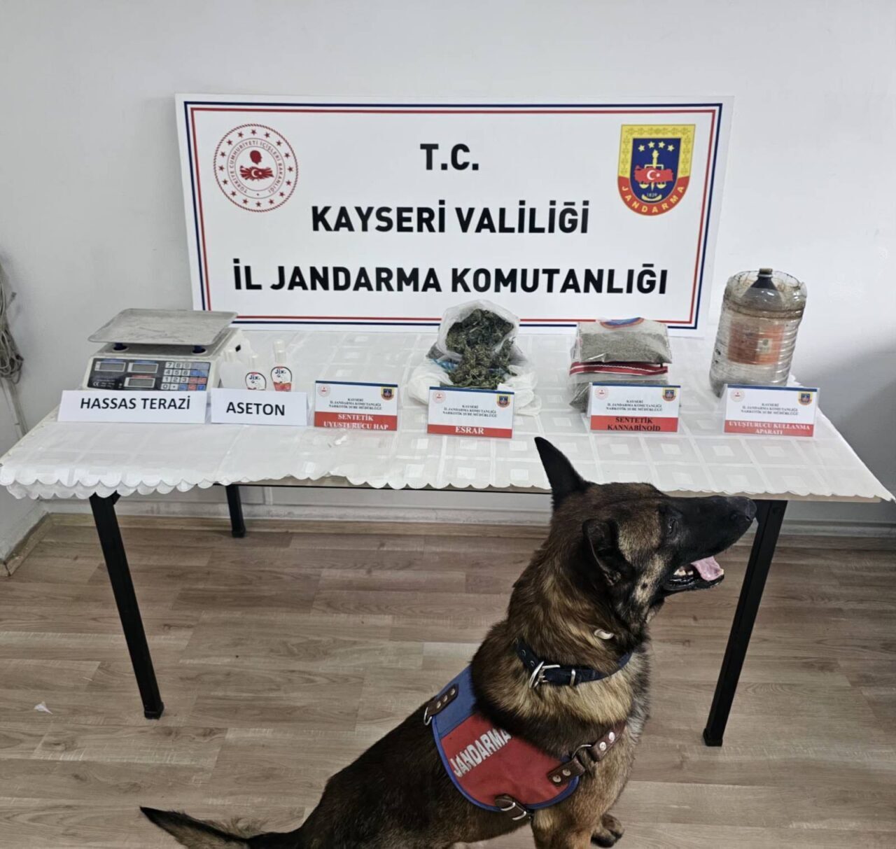 KAYSERİ (AA) – Kayseri'de jandarma ekiplerince düzenlenen uyuşturucu operasyonunda 2