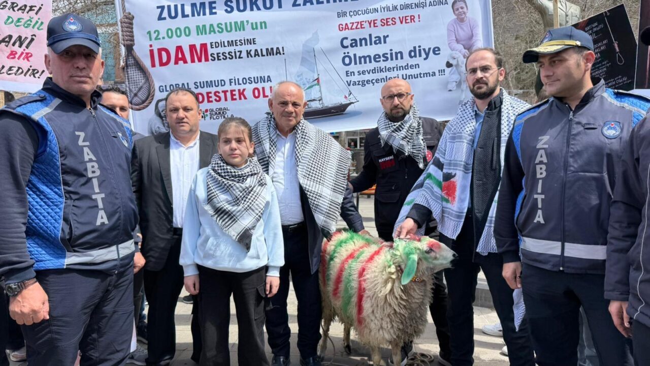 KAYSERİ (AA) – Kayseri'nin Yahyalı ilçesinde yaşayan 13 yaşındaki Ecrin