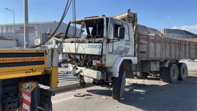 KAYSERİ (AA) – Kayseri'de kamyon ile işçi servisinin çarpışması sonucu