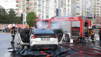 KAYSERİ (AA) – Kayseri'nin merkez Melikgazi ilçesinde elektrikli araçta çıkan