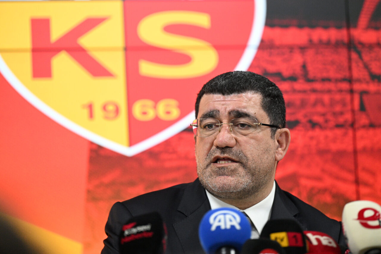 - "Bu şehirde kulübe karşılıksız para veren tek başkan benim.