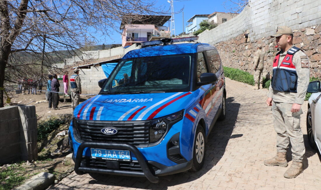 KİLİS (AA) – Kilis'te toprak kayması nedeniyle duvarı çöken ağıldaki