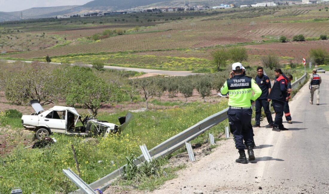 KİLİS (AA) – Kilis'te otomobilin devrilmesi sonucu 4 kişi yaralandı.