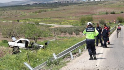 KİLİS (AA) – Kilis'te otomobilin devrilmesi sonucu 4 kişi yaralandı.