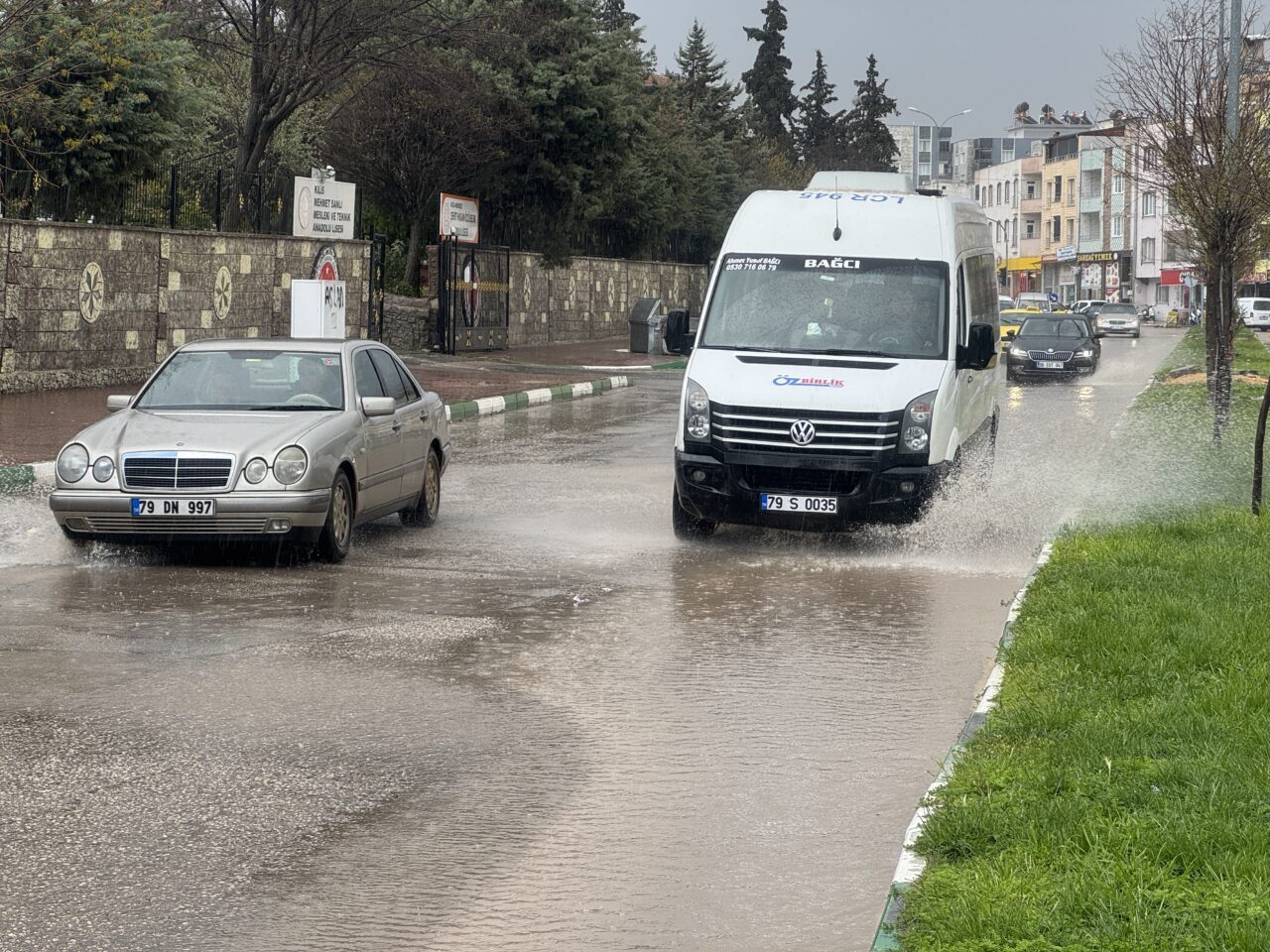 KİLİS (AA) – Kilis'te sağanak günlük yaşamı olumsuz etkiledi. Kentte