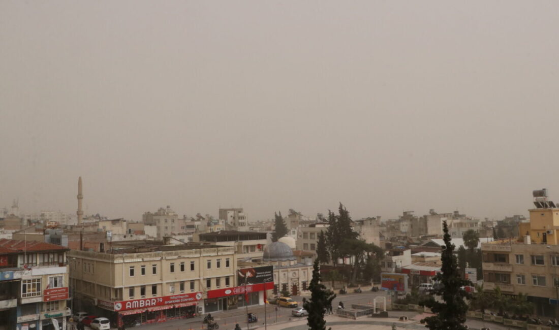 KİLİS (AA) – Kilis'te toz taşınımı yaşamı olumsuz etkiliyor. Suriye
