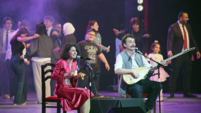 - Bişkek Devlet Üniversitesinde tek sınıfla başlayan eğitim yolculuğu, ülke