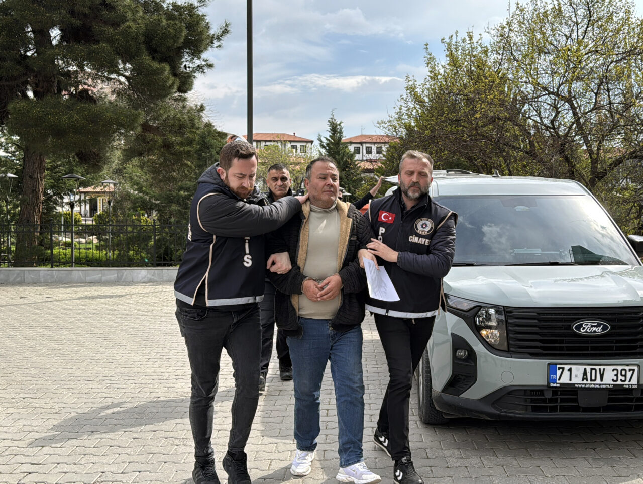 KIRIKKALE (AA) – Kırıkkale'nin Karakeçili ilçesinde, garajda tüfekle belediye çalışanını