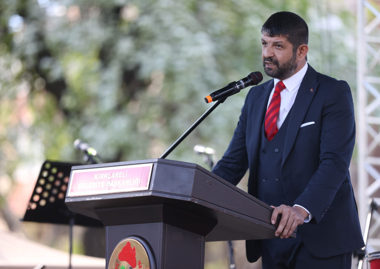 - Kırklareli Valisi Turan:
- "Roman vatandaşlarımız köklü kültürleri, güçlü aile