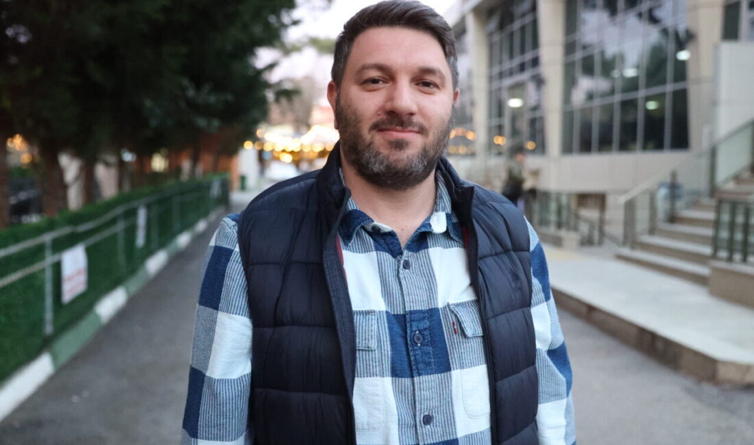 - Basketbol antrenörünün çocuğa Heimlich manevrası uygulaması, güvenlik kamerasınca kaydedildi