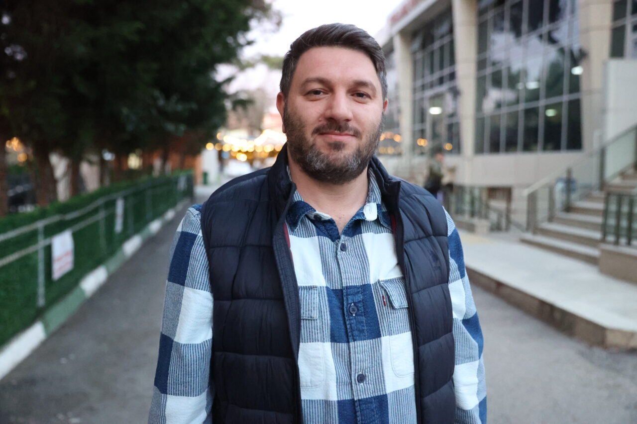 - Basketbol antrenörünün çocuğa Heimlich manevrası uygulaması, güvenlik kamerasınca kaydedildi