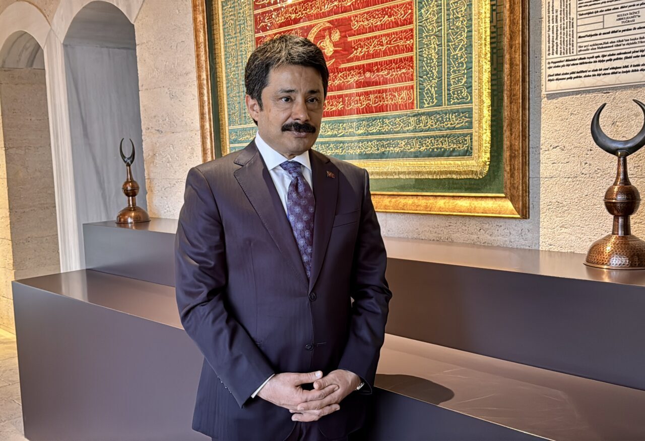 KIRŞEHİR (AA) – Kırşehir'in tarihi mekanlarında görev alan, tamamı üniversite