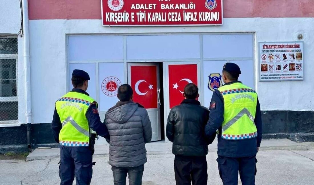 KIRŞEHİR (AA) – Kırşehir'de düzenlenen operasyonda silah ve uyuşturucu ele
