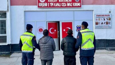 KIRŞEHİR (AA) – Kırşehir'de düzenlenen operasyonda silah ve uyuşturucu ele