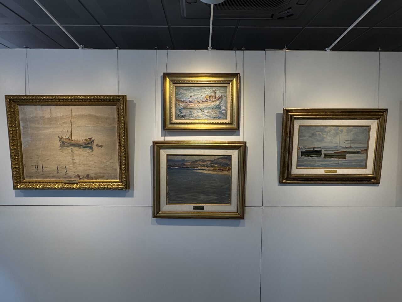 - Sanat tarihçisi Doç. Dr. Ayşe Köksal:
- "Sergide, sanatçıların kıyıdan