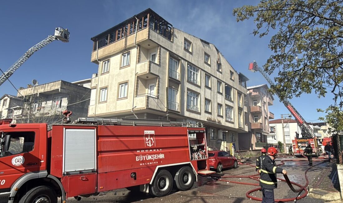 KOCAELİ (AA) – Kocaeli'nin Darıca ilçesinde 5 katlı binanın çatısında
