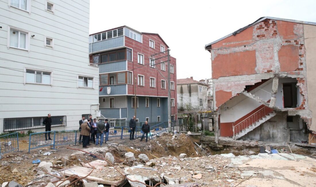 KOCAELİ (AA) – Kocaeli'nin Gebze ilçesinde çöken 7 katlı binanın