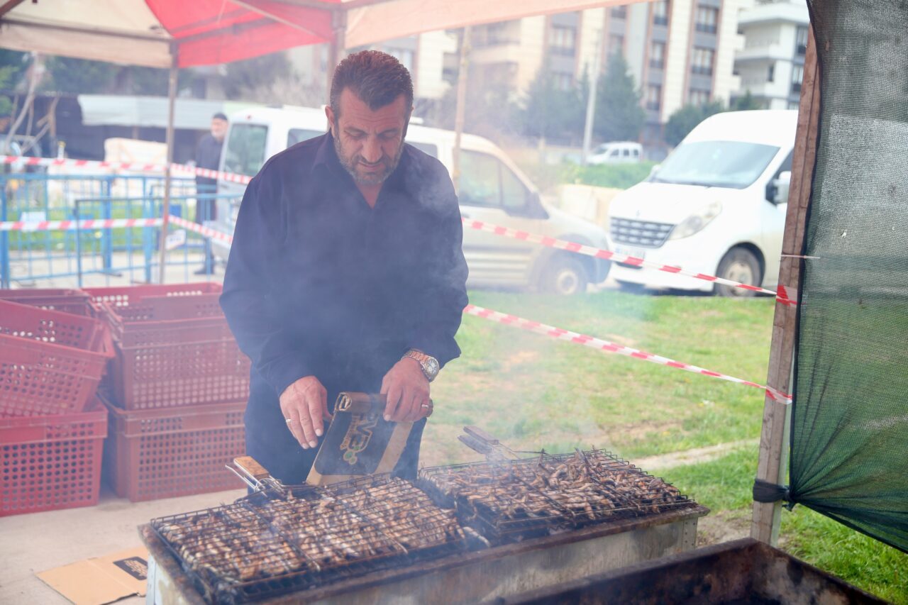 KOCAELİ (AA) – Kocaeli'nin Gebze ilçesinde düzenlenen festivalde katılımcılara 5