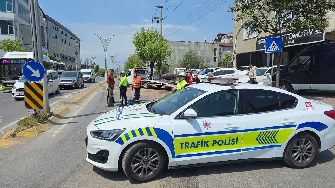 - Kazada yaralanan 2 kişi hastaneye kaldırıldı