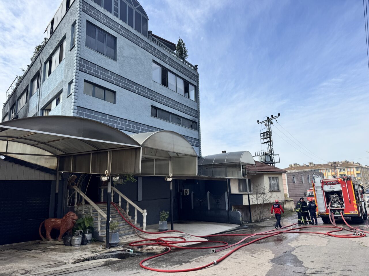 KOCAELİ (AA) – Kocaeli'nin Körfez ilçesinde promosyon ürünleri imalathanesinde çıkan