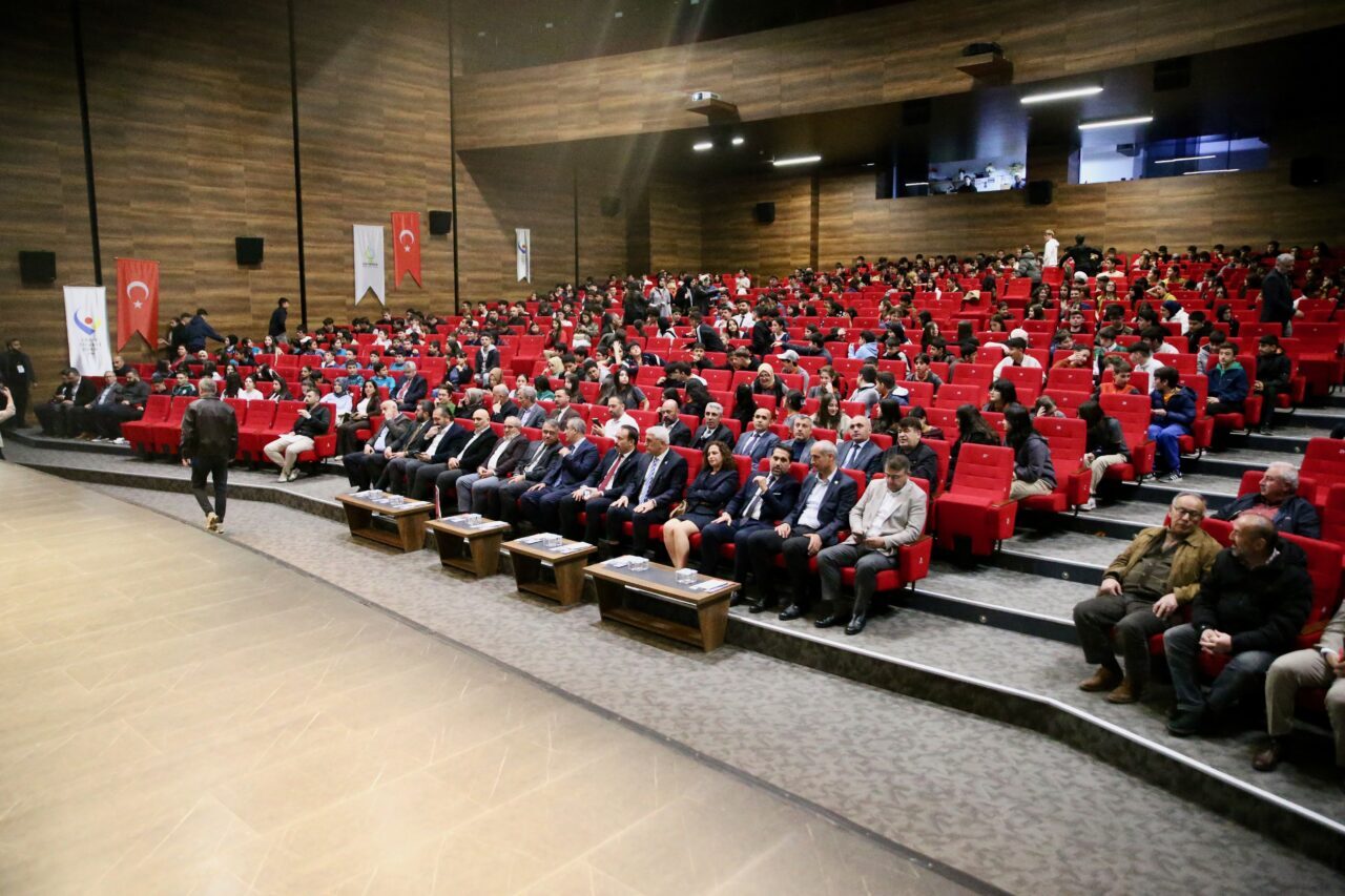 KOCAELİ (AA) – Kocaeli'de düzenlenen "Çayırova Kariyer ve İstihdam Fuarı",
