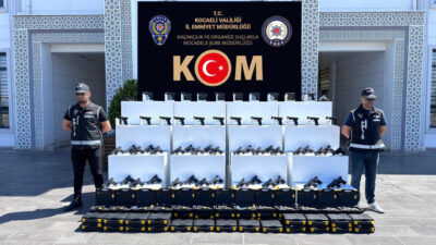 KOCAELİ (AA) – Kocaeli'nin Kartepe ilçesinde düzenlenen silah kaçakçılığı operasyonunda