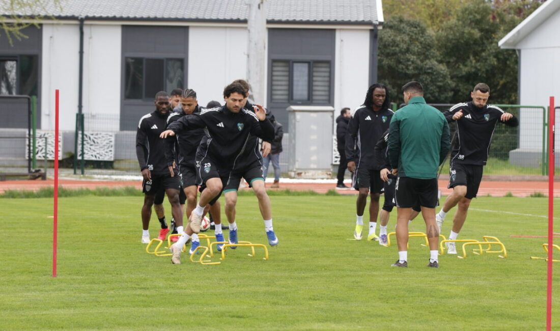 - Teknik direktör Selçuk İnan:
- "Çıkıp mücadelemizi göstereceğiz. Oradaki maçlarda