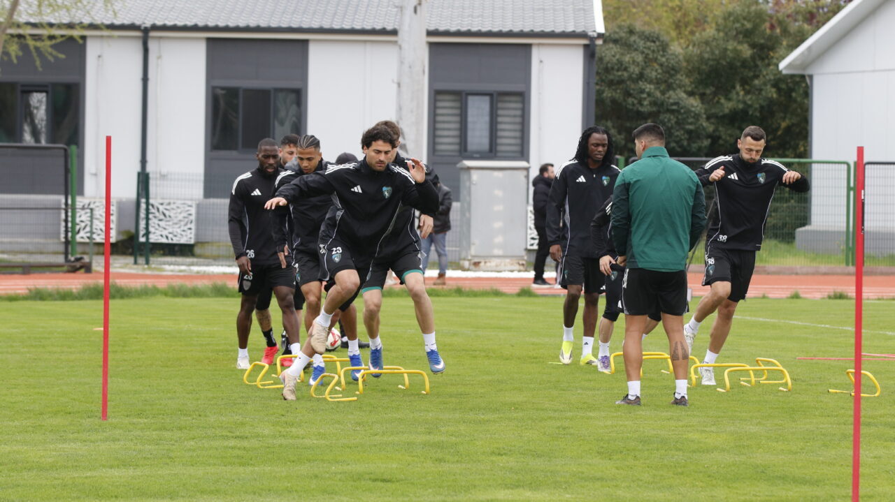 - Teknik direktör Selçuk İnan:
- "Çıkıp mücadelemizi göstereceğiz. Oradaki maçlarda