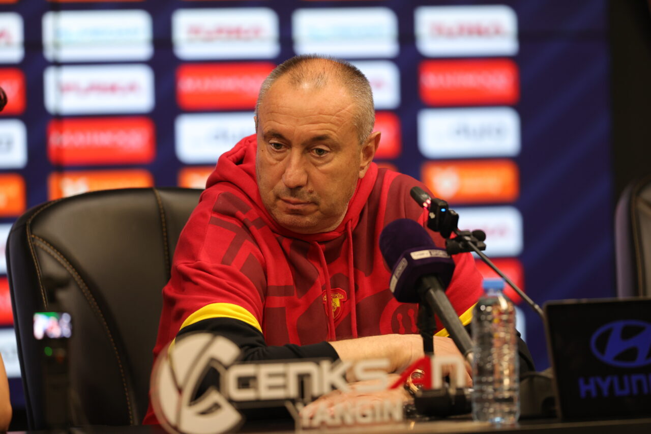 - Göztepe Teknik Direktörü Stanimir Stoilov:
- "Oyunun geneline baktığımda bugünkü