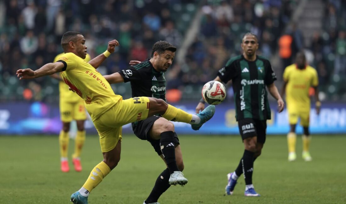 - Kocaelispor: 0 - Göztepe: 1 (İlk yarı)