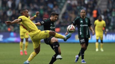 - Kocaelispor: 0 - Göztepe: 1 (İlk yarı)