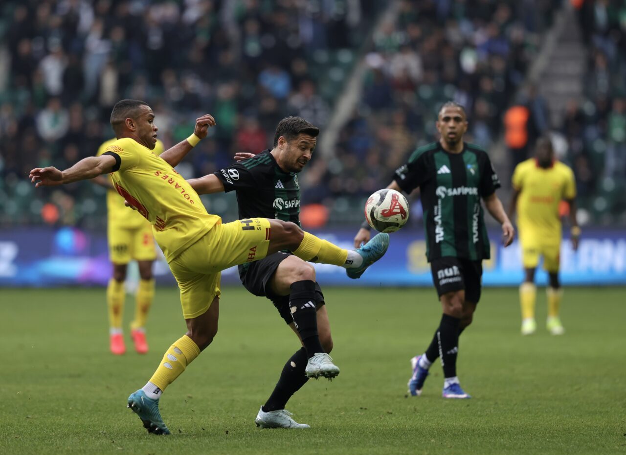 - Kocaelispor: 0 - Göztepe: 1 (İlk yarı)