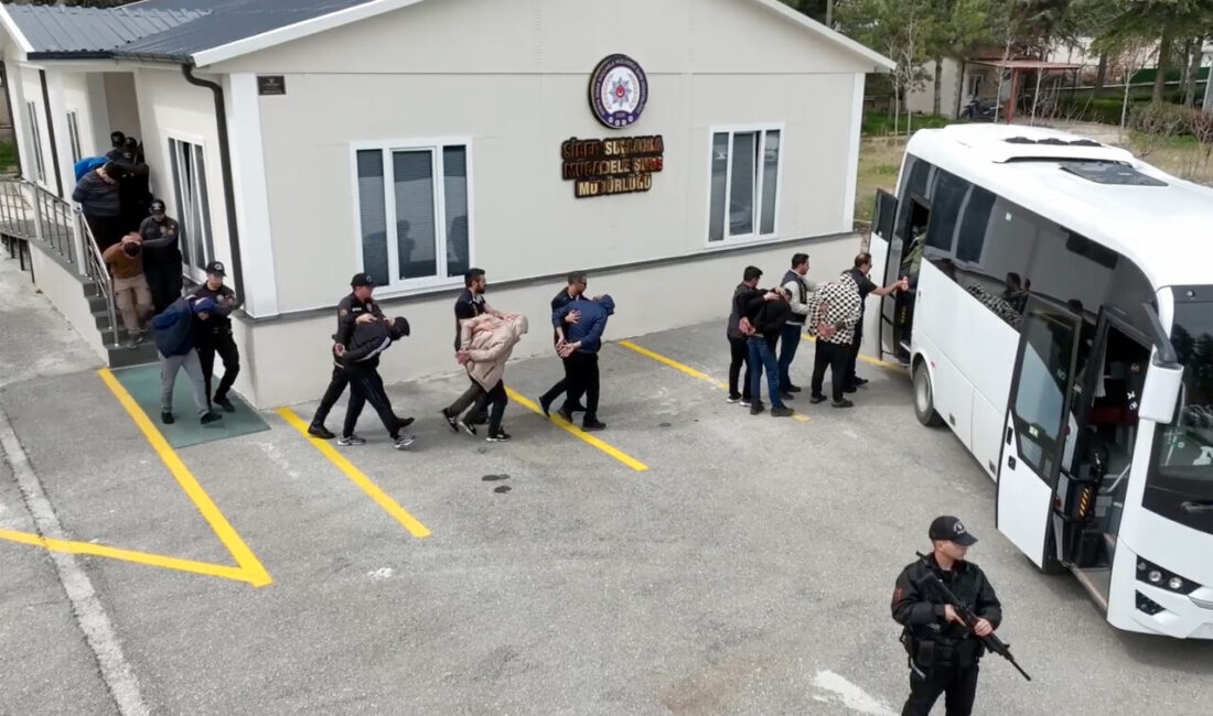 KONYA (AA) – Konya merkezli 10 ilde düzenlenen dolandırıcılık operasyonunda