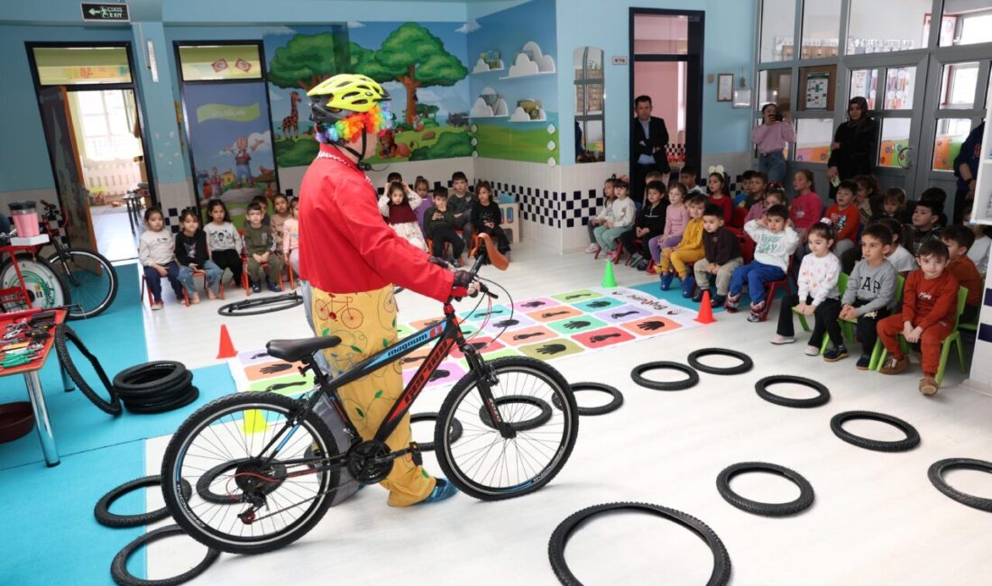 - Büyükşehir Belediye Başkanı Uğur İbrahim Altay:
- "Bisiklet farkındalık programlarından