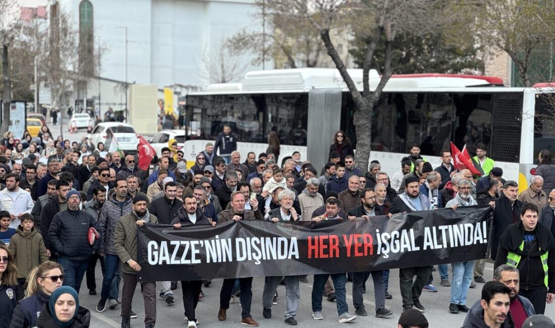 KONYA (AA) – Konya'da Filistin halkına destek vermek amacıyla yürüyüş